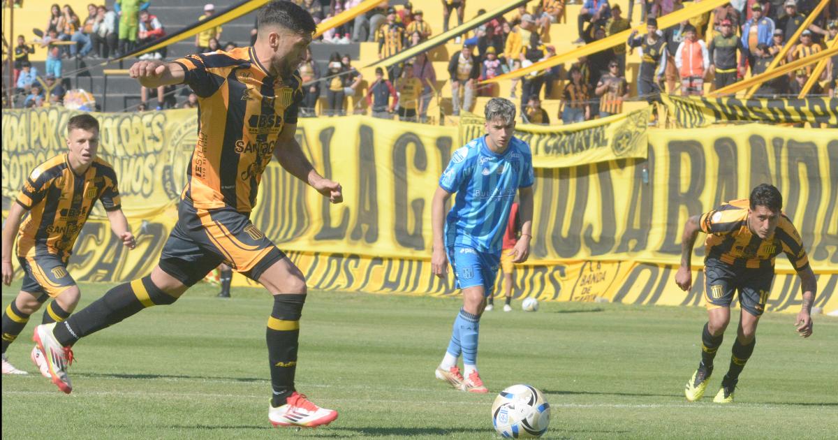 DEFINICIÓN David Romero ejecutó el penal del 1 a 0 parcial ante San Telmo Mitre recuperó a La Bestia