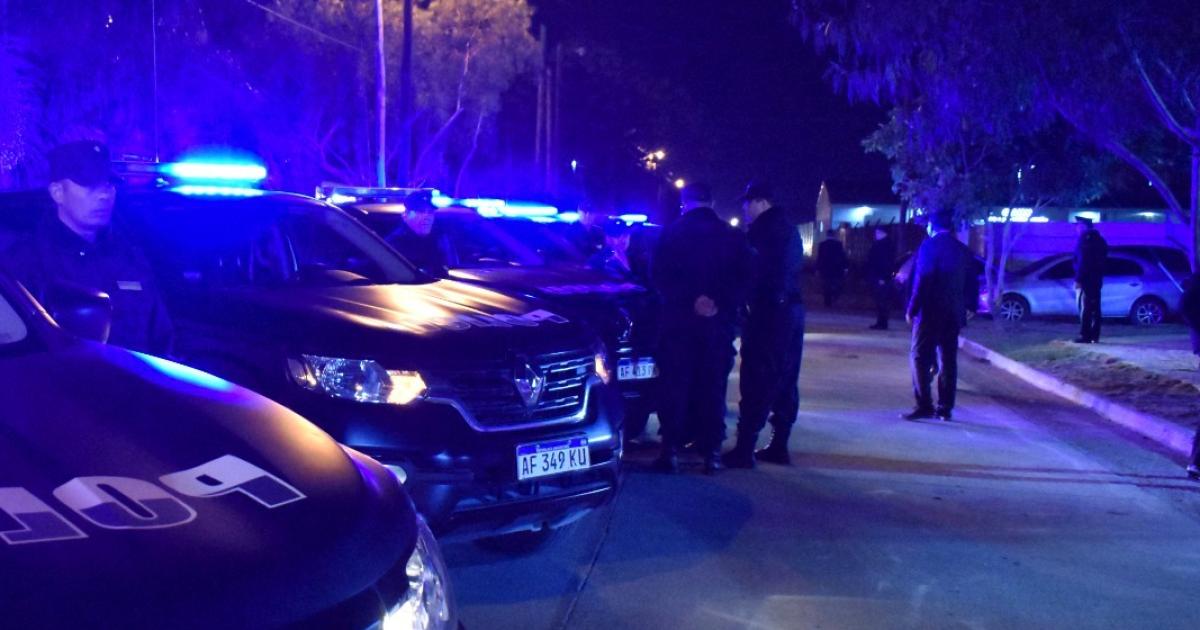 Falsos policiacuteas a punta de armas roban una camioneta con 3000000