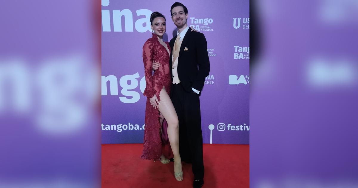 Orgullo santiaguentildeo en el Mundial de Tango- tres parejas avanzan a cuartos de final en Buenos Aires
