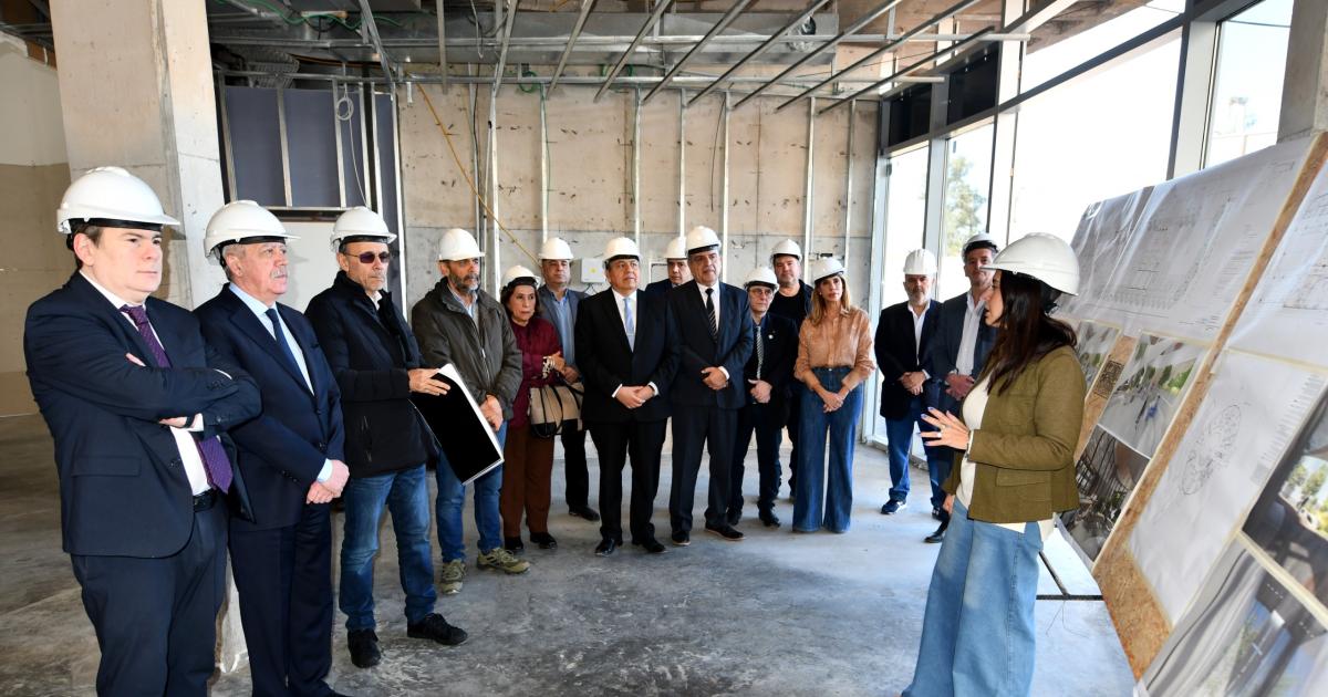 Zamora recorrioacute la obra del Hospital Universitario de Cliacutenicas de Santiago del Estero