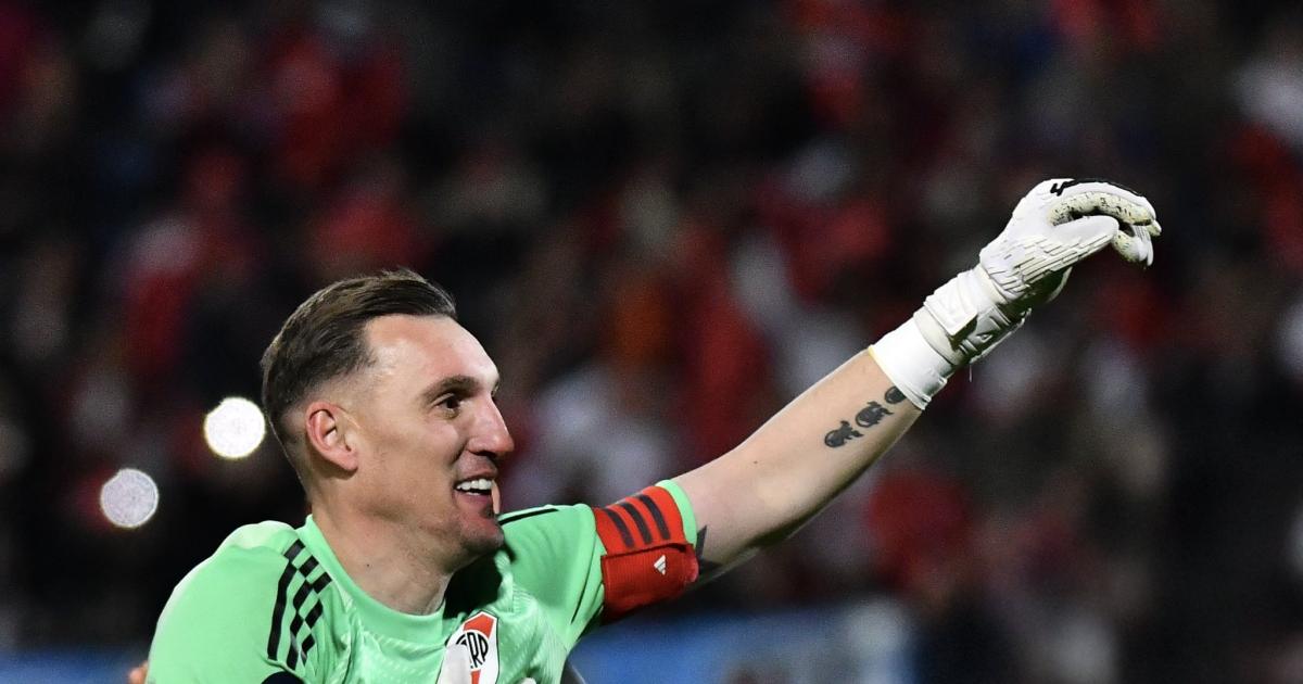 Con un Armani colosal River eliminó a Unión por penales y se metió en cuartos de final