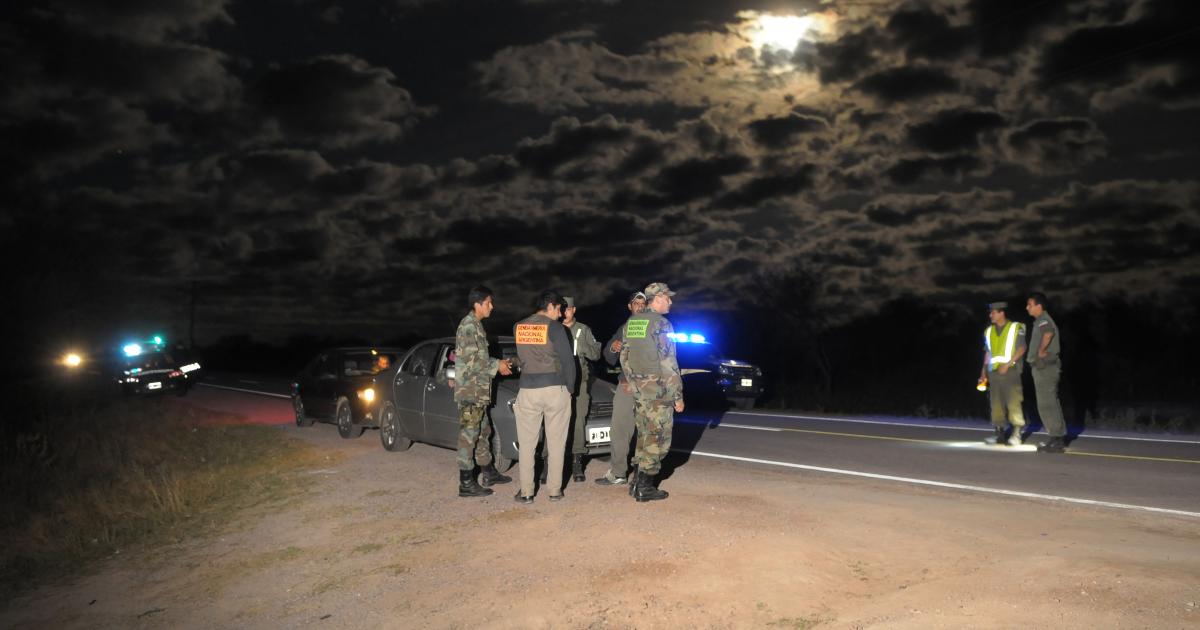 SARMIENTO PEINADO- Los puntos clave del departamento vigilados por gendarmes federales y policías locales Todos buscaban a los dos misteriosos que huyeron de la nave previo incendiarla