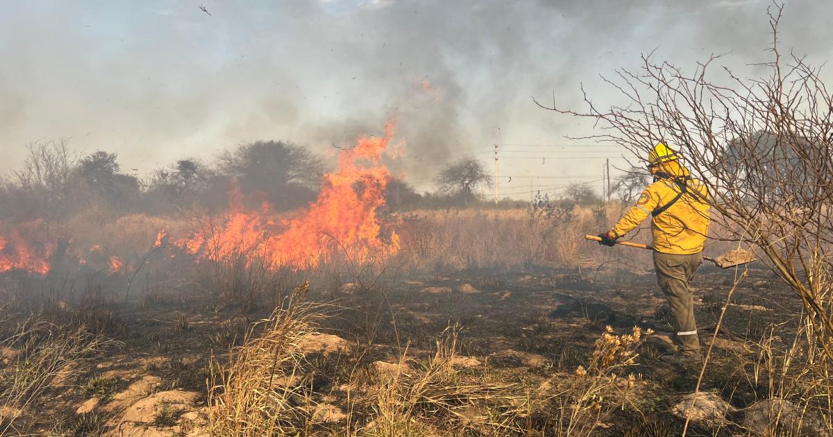 Las Termas sufrioacute caiacutedas de postes e incendios por fuertes raacutefagas de viento