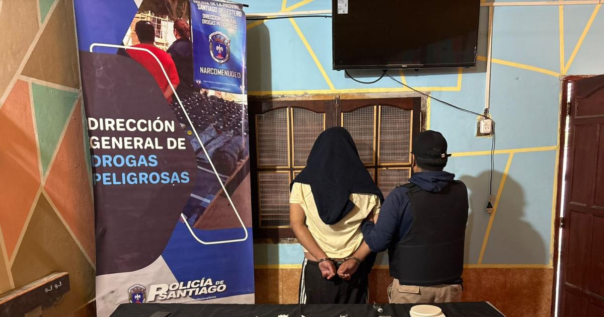 Antildeatuya- la Policiacutea desarticuloacute un punto de venta de drogas en barrio Villa Abreguacute