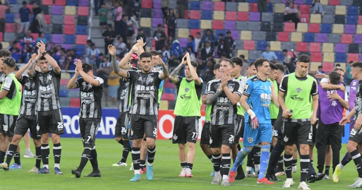 Central Coacuterdoba bajoacute a Estudiantes estaacute segundo y se anima a sontildear