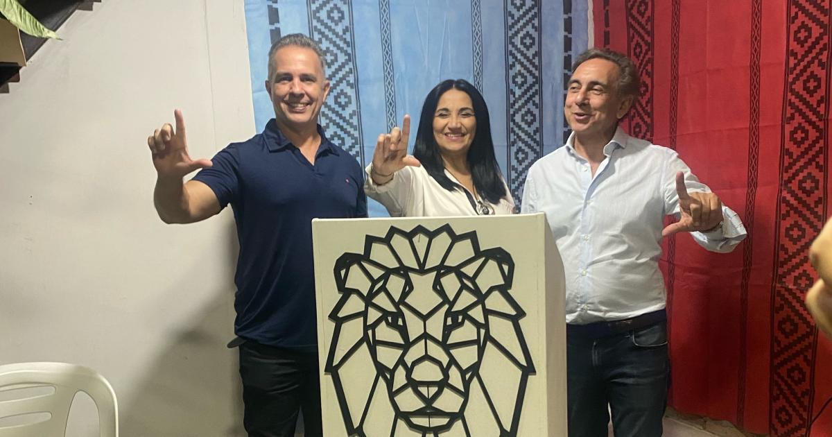 La Libertad Avanza lanza su campantildea en Santiago con presencia de Lemoine