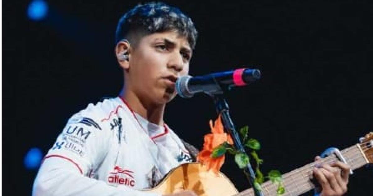 Comienza a dar sus propios pasos formales en el camino de la muacutesica 