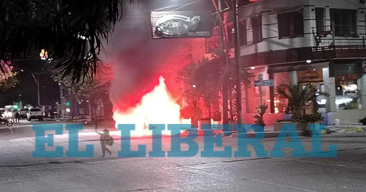 Barrio Belgrano- impactantes imaacutegenes de una camioneta en llamas