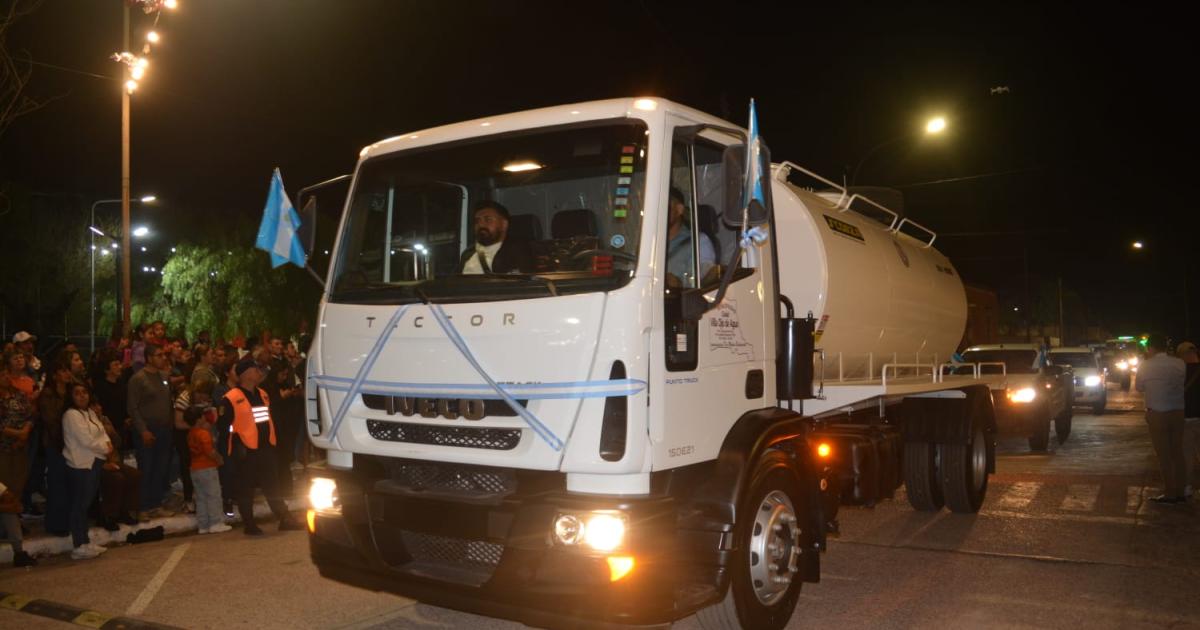 El gobierno entregó un camión atmosférico para comuna de Ojo de Agua