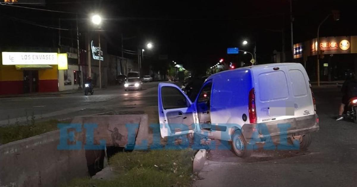 Conductor de una camioneta termina herido tras perder el control por un desperfecto mecaacutenico
