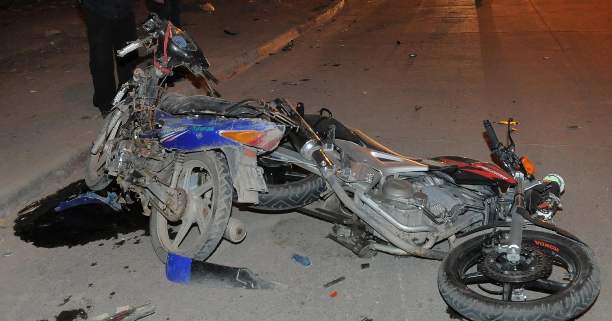 Impactante accidente entre dos motocicletas conducidas por menores