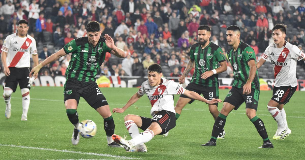 DEFINICIÓN Santiago Lencina pone el marcador entrando al rea y sacando un zurdazo que se le metió en el primer palo a Borgogno