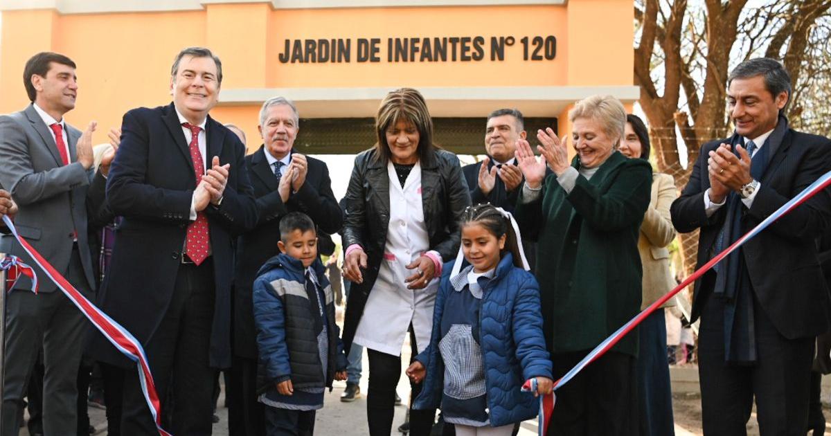 El gobernador Gerardo Zamora inauguroacute un jardiacuten de infantes en Vinaraacute 