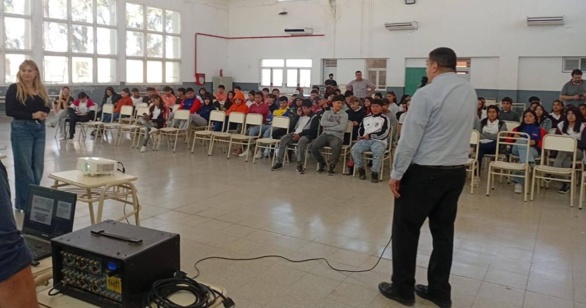 En la ciudad de Forres se realizoacute un taller sobre consumo problemaacutetico