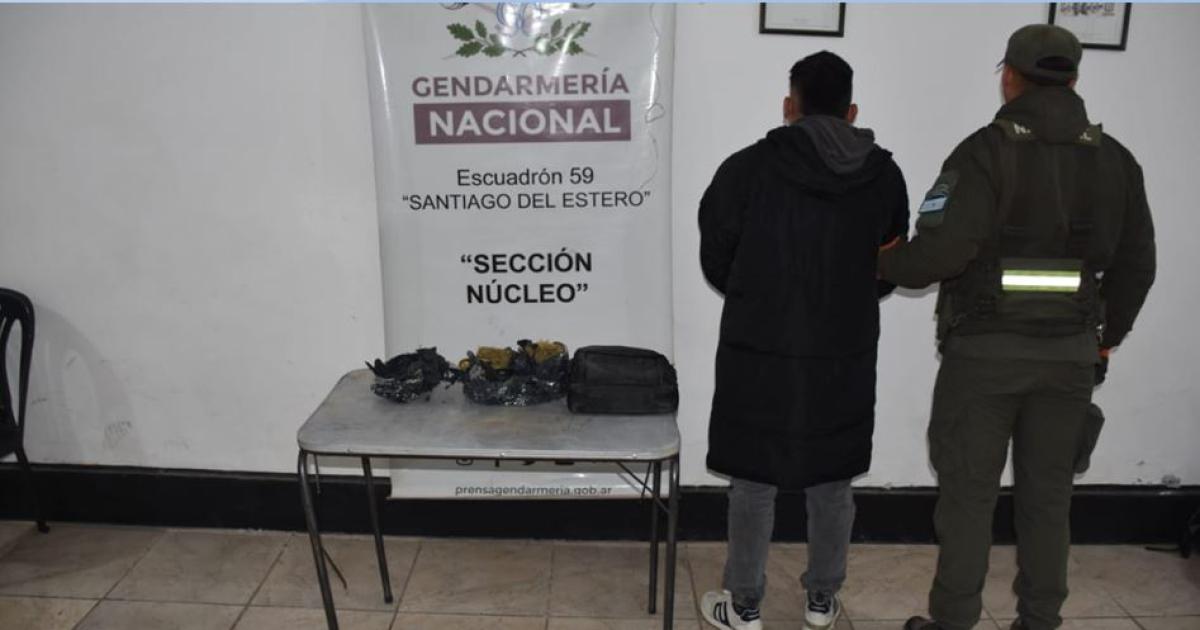 Pozo Hondo- Gendarmeriacutea secuestroacute medio kilo de marihuana en un colectivo y detuvo a un pasajero 