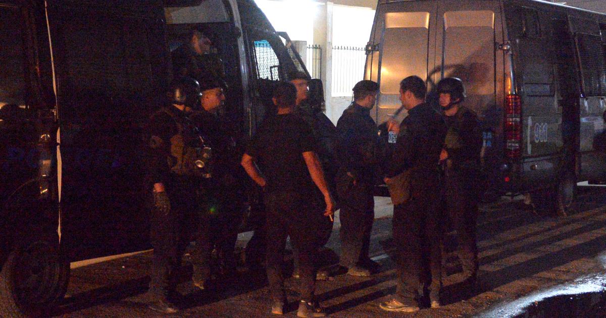 Empleado puacuteblico alcoholizado intentoacute agredir con boleadoras a policiacuteas en la fiesta de San Gil