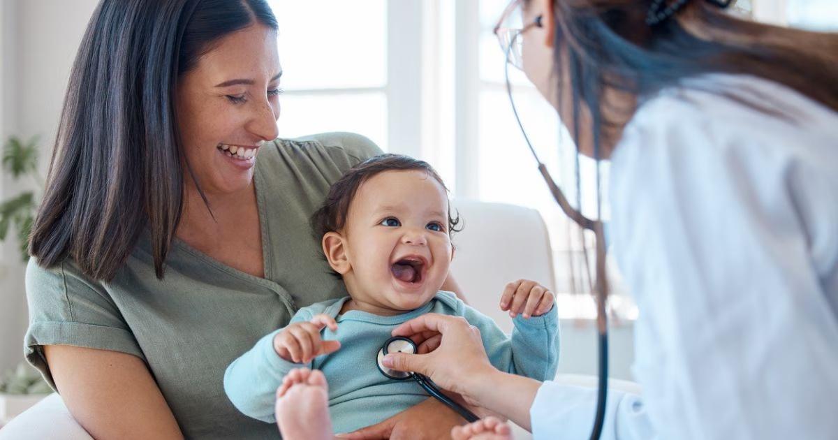 LA VISITA La primera consulta debe ser a los 7 días de vida la segunda a los 28 días de vida o al cumplir 1 mes