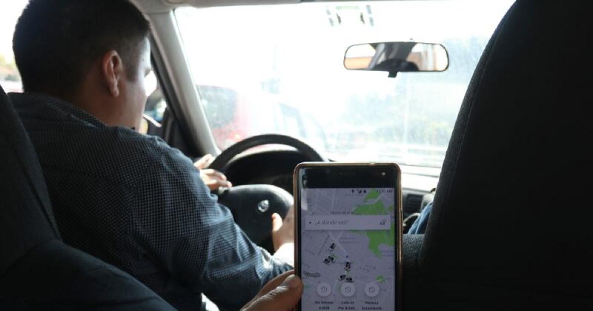 Un conductor de una app fue detenido por desviar el viaje de una menor de edad