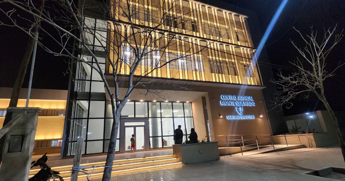 SIN CUARTEL- En pleno divorcio la mujer (salteña) se atrincheró en la casa y cambió la cerradura Denunció violencia económico-sexual Él sostiene que con toda voracidad intenta despojarlo de casas hotel autos y un aserradero