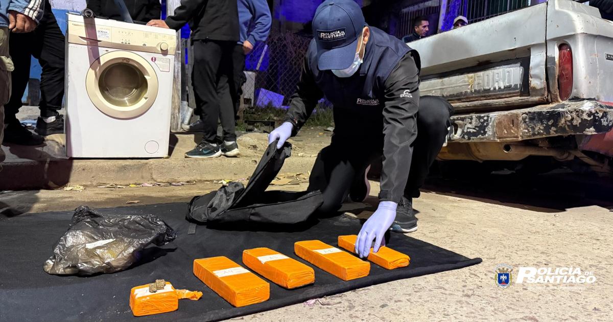 NERVIOS FUGA Y OCASO- Los dos sujetos fueron apresados tras desprenderse de una mochila gordita con drogas Antes huyó un coche post transacción