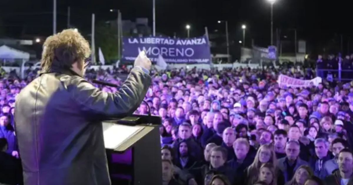 Javier Milei en el Club Villa Ángela en Moreno