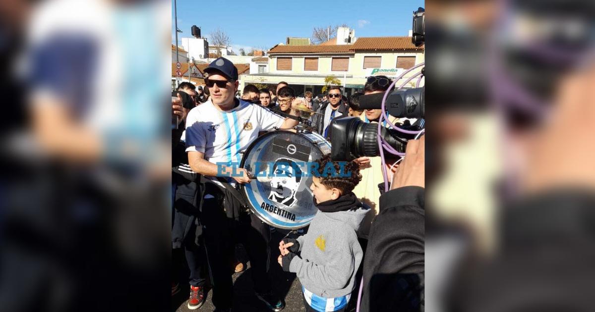 (El grupo La Percu Argentina en la previa del ltimo partido de Lionel Messi en el país - Foto- EL LIBERAL)