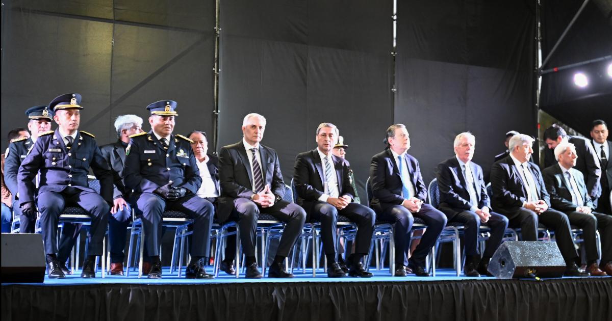 El gobernador Zamora participoacute del acto de egreso de 537 agentes de Policiacutea
