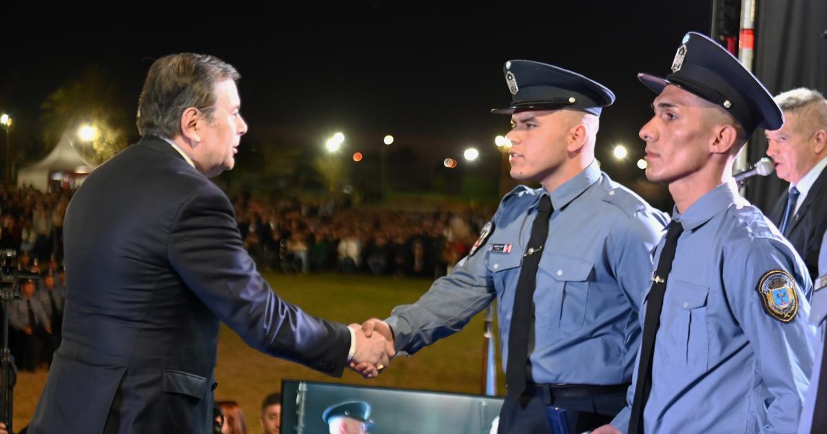El gobernador Zamora participoacute del acto de egreso de 537 agentes de Policiacutea
