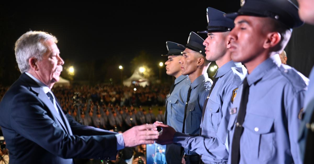 El gobernador Zamora participoacute del acto de egreso de 537 agentes de Policiacutea