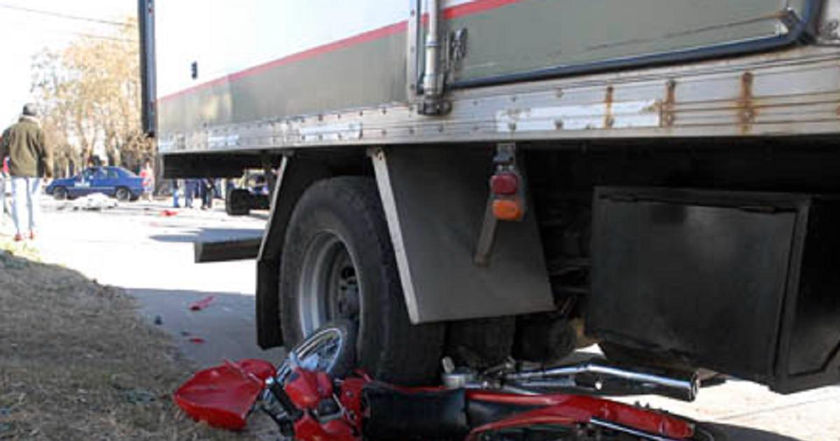 Tragedia en la autopista- un motociclista murió tras chocar con un camión - Foto - Ilustrativa (EL CIVISMO)