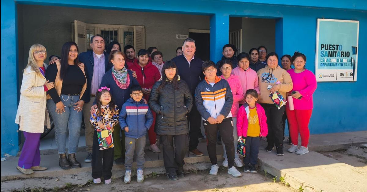 Realizaron la entrega de anteojos a nintildeos en Estacioacuten Simbolar