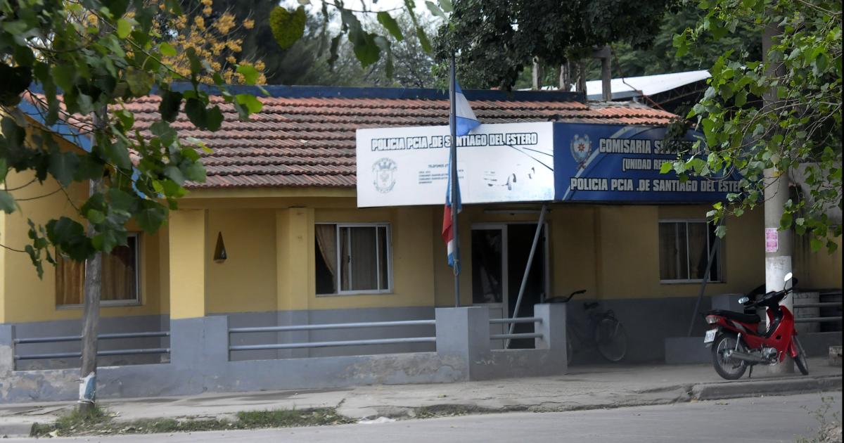 Empleado de seguridad en vez de cuidar local roboacute mercaderiacutea