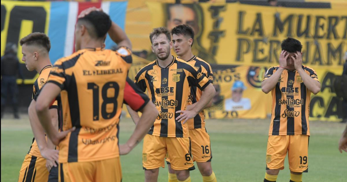 Mitre lo ganaba pero se lo dieron vuelta y quedó prcticamente eliminado (Foto- El Liberal)