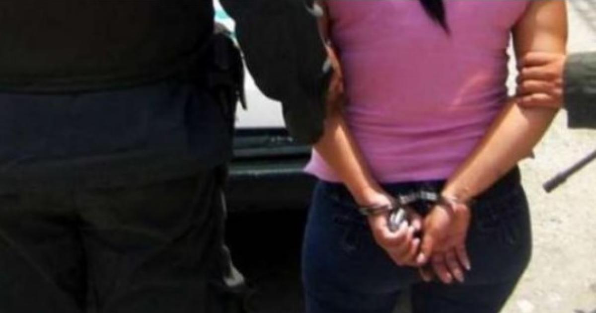 Mujer ofreciacutea ayuda a los adultos en cajeros y los estafaba- estaacute presa