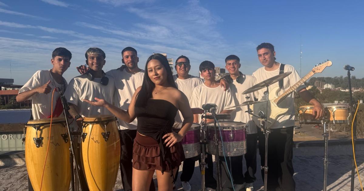 EL LEGADO DE HUGUITO FLORES VIVE EN LA VOZ DE SU HIJA