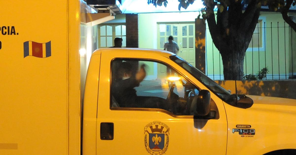 Muere una beba y allanan las casas de sus padres