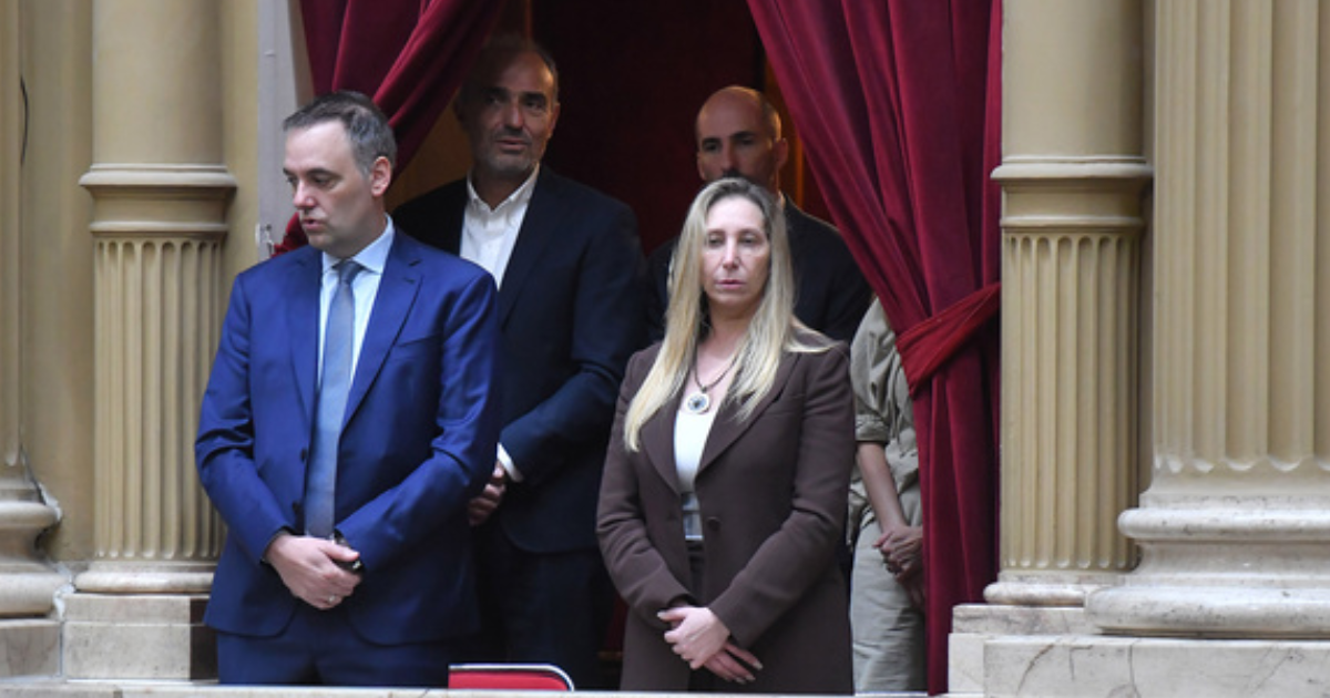 Esta decisión deja expuesto al gobierno que en su intento de frenar el escndalo termina ampliando su circulación (Foto- NA)