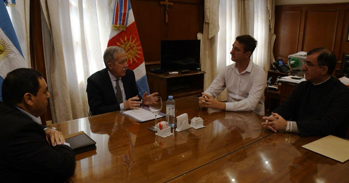 La firma del convenio se hizo en Casa de Gobierno