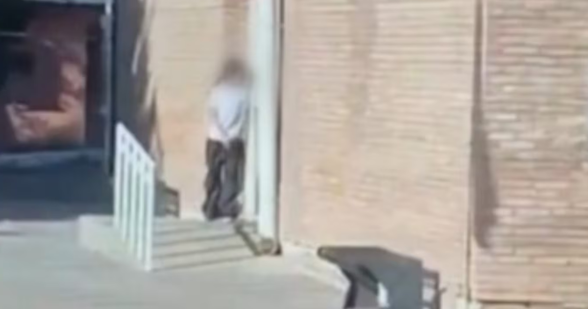 Mendoza- tras cinco horas de tensioacuten la alumna atrincherada entregoacute el arma