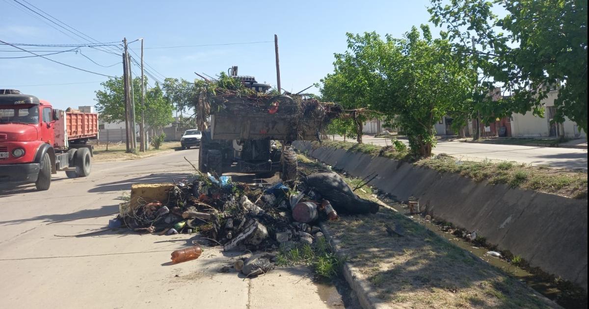 Desaguumles pluviales limpios en el Siglo XXI- se retiroacute toneladas de residuos 