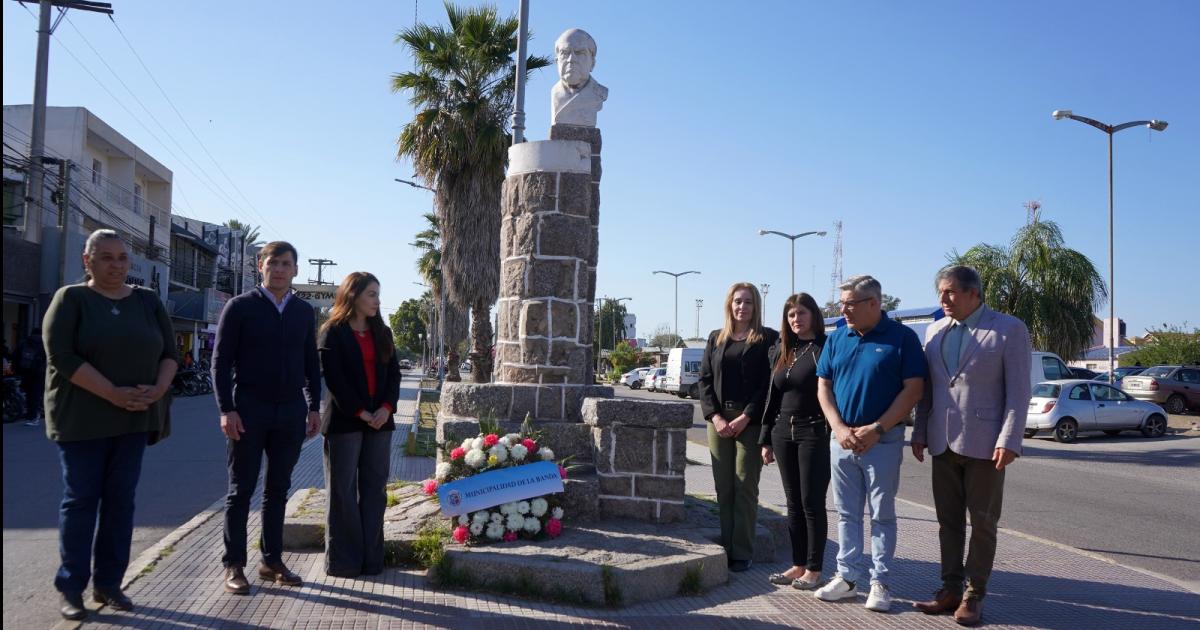 Desde la comuna se homenajeoacute a Sarmiento en el Diacutea del Maestro