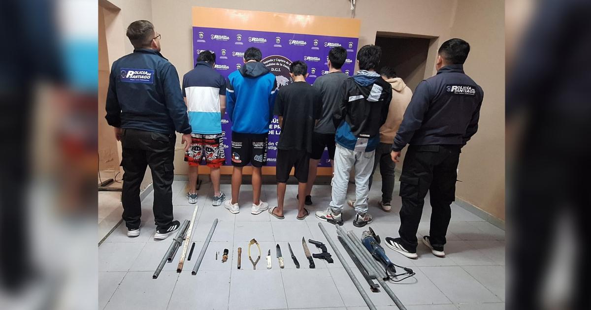 Los detenidos y las armas secuestradas (Foto- Policía de la Provincia)
