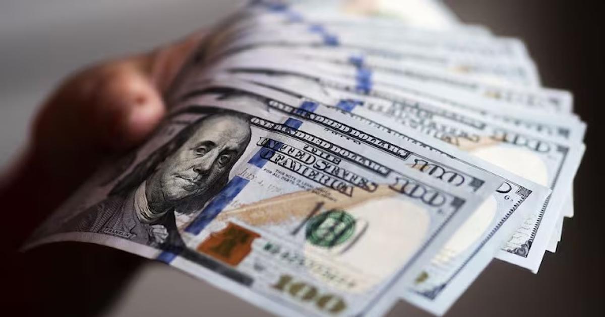 DÓLAR El oficial minorista rozó los 1450