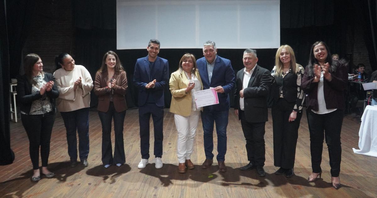 El municipio brindoacute un emotivo homenaje a docentes jubilados