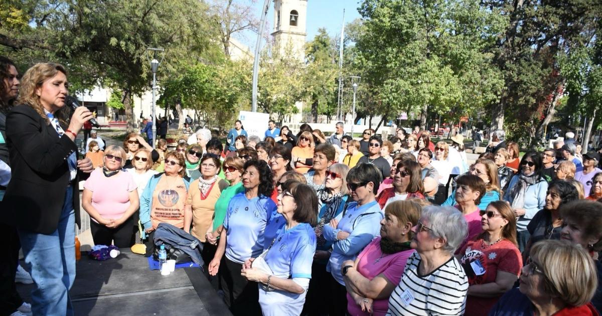 PRESENCIA La intendente dijo que seguir apoyando a los jubilados