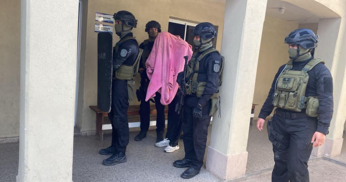 Friacuteas- Rescatan a una mujer en una situacioacuten criacutetica y detienen a su captor 