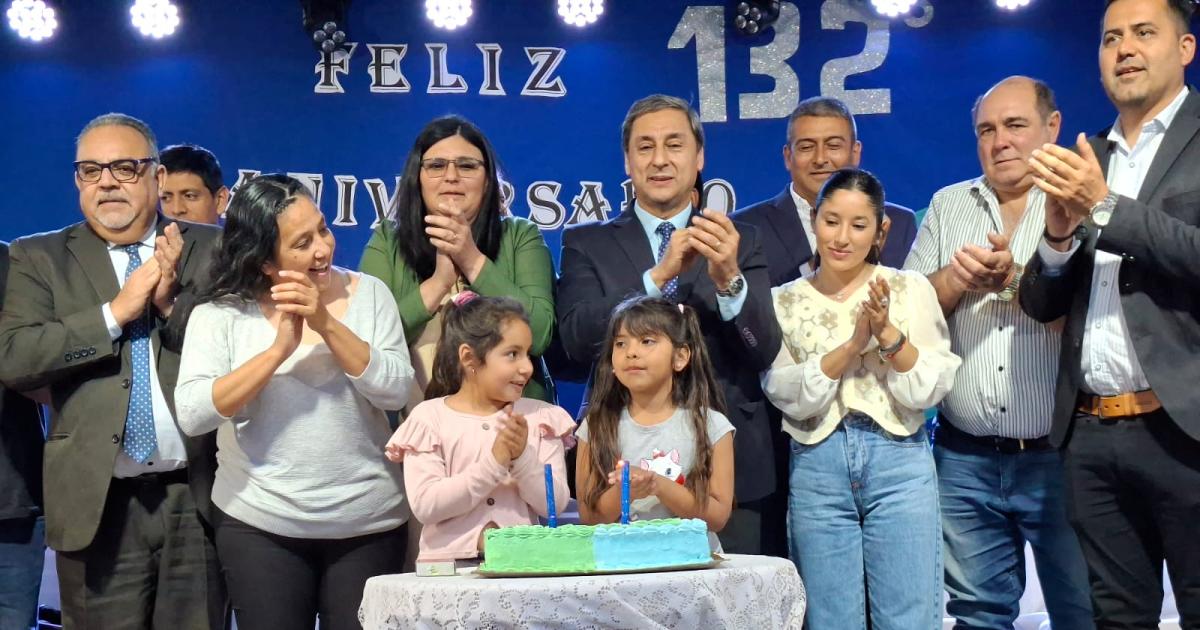 INAUGURACIONES Previo al acto inauguraron una pista de doma y viviendas sociales