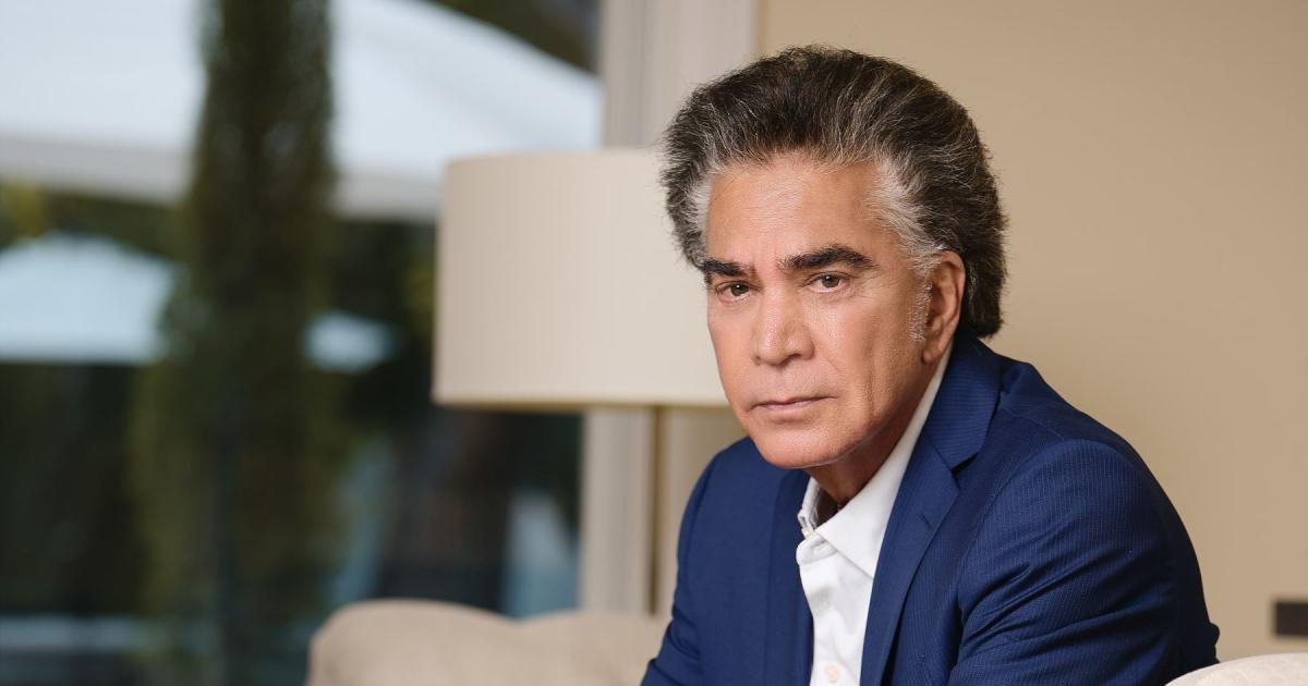 El Puma José Luis Rodríguez cantar en vivo en La Peña