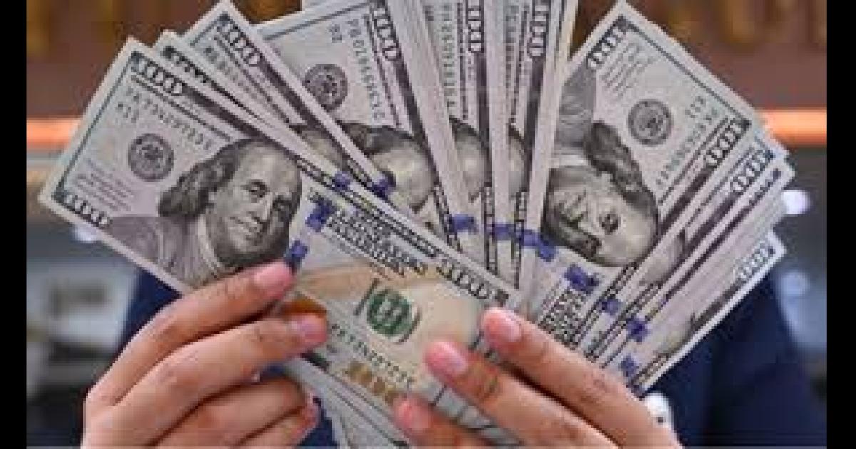 El doacutelar subioacute 98 y quedoacute casi al tope fijado por el Gobierno