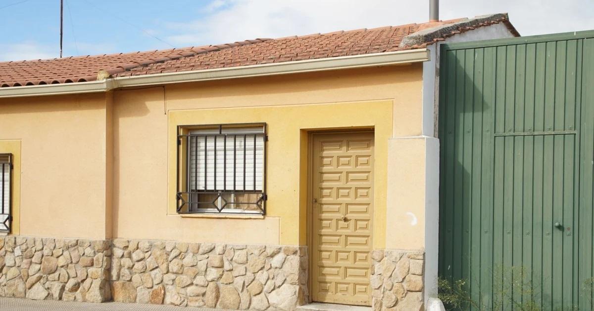 Detienen a una mujer tras hallar los restos de su bebé en el freezer de su casa (Foto- diario ABC)